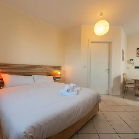 Apartment Housmart San Lazzaro Salvo D'acquisto 16