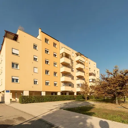 Housmart San Lazzaro Salvo D'acquisto 16 サン・ラッザロ・ディ・サーヴェナ
